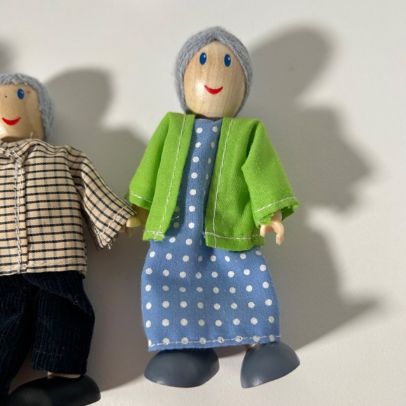 Melissa & Doug/ Hape Wood Dolls and Hape Assorted Wood Furniture Set of 12 (18B) - Picture 4 of 14